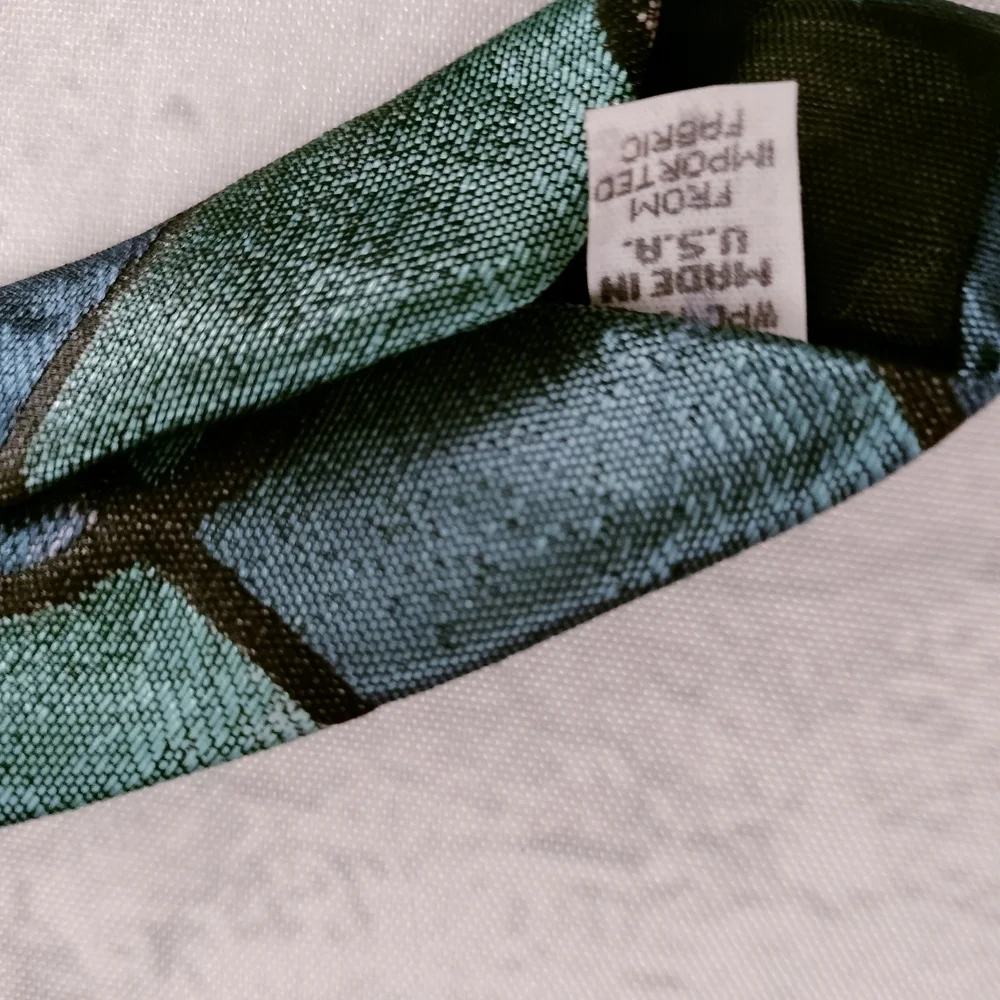 Elegant Geometric Patterned Tie
